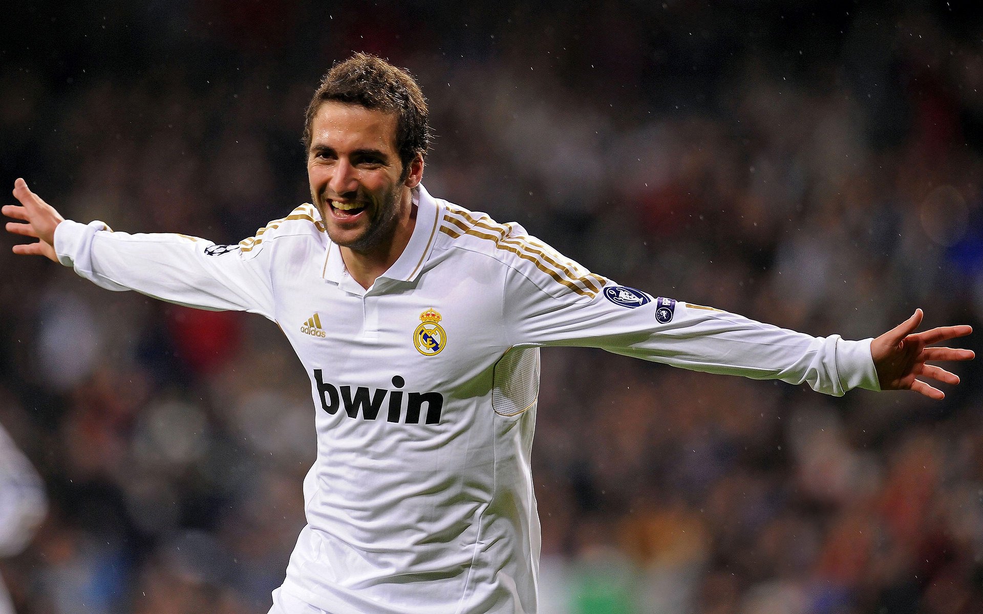 全明星赛最新形势：上海海港高居榜首，本菲卡强势追赶，冠军归属成迷